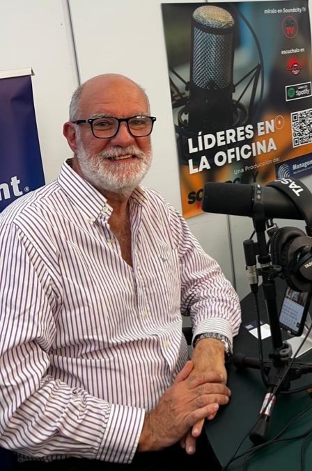 Entrevistas a líderes referentes en su ámbito de gestión.